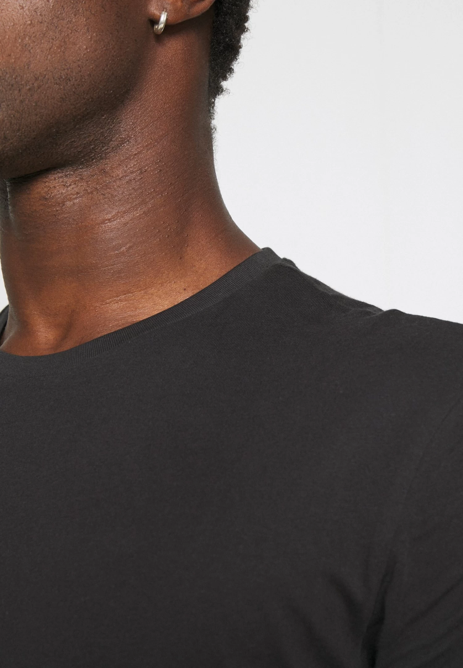 Pier One 3 Pack - T-Shirt Basic - Black/Mottled Dark Grey/Bordeaux 8 Pier One 3 Pack - T-Shirt Basic - Black/Mottled Dark Grey/Bordeaux - Afbeelding 8