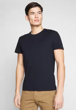 Pier One 2 Pack - T-Shirt Basic - White/Dark Blue 8 Pier One 2 Pack - T-Shirt Basic - White/Dark Blue -Pier One 29e824f9825c4b58be6620e83ee4ac6b scaled