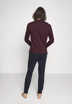 Pier One Pyjama -Dark Blue/Bordeaux 8 Pier One Pyjama -Dark Blue/Bordeaux -Pier One 34a871e63fd34211ac4e777f2698adc7 scaled