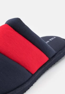 Pier One Unisex - Pantoffels - Dark Blue/Red 11 Pier One Unisex - Pantoffels - Dark Blue/Red -Pier One 3873ff5ffc164a00938853720f513c10 scaled