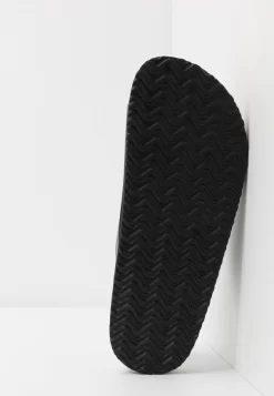 Pier One Unisex - Pantoffels - Black -Pier One 4a735c24e60449a29969a0148d036b07 scaled