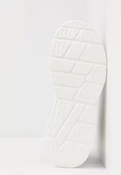 Pier One Sneakers Hoog - Black/White 11 Pier One Sneakers Hoog - Black/White -Pier One 52b5e07059e148baa03e0194b33ba8c5 scaled