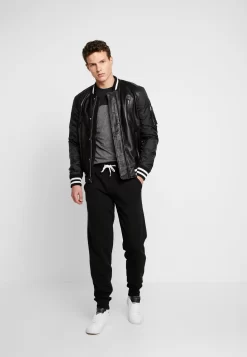 Pier One -Pier One 65ff49a32396455bb37660efcfa58717 scaled