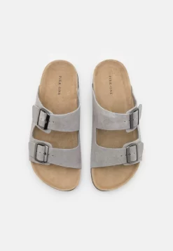 Pier One Leather Unisex - Pantoffels - Grey 9 Pier One Leather Unisex - Pantoffels - Grey -Pier One 6e172422b00e484a8ac21c5f565af9d6 scaled