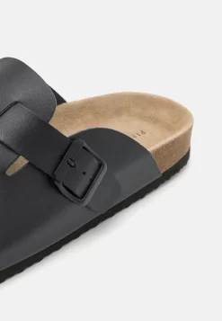 Pier One Leather Unisex - Pantoffels - Black 11 Pier One Leather Unisex - Pantoffels - Black -Pier One 7b28889d1d2247a8abcae3a4a4c34674 scaled