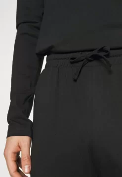 Pier One Pyjama - Black 11 Pier One Pyjama - Black -Pier One 842cc55e81224f6ca06ad94aae25d25c scaled