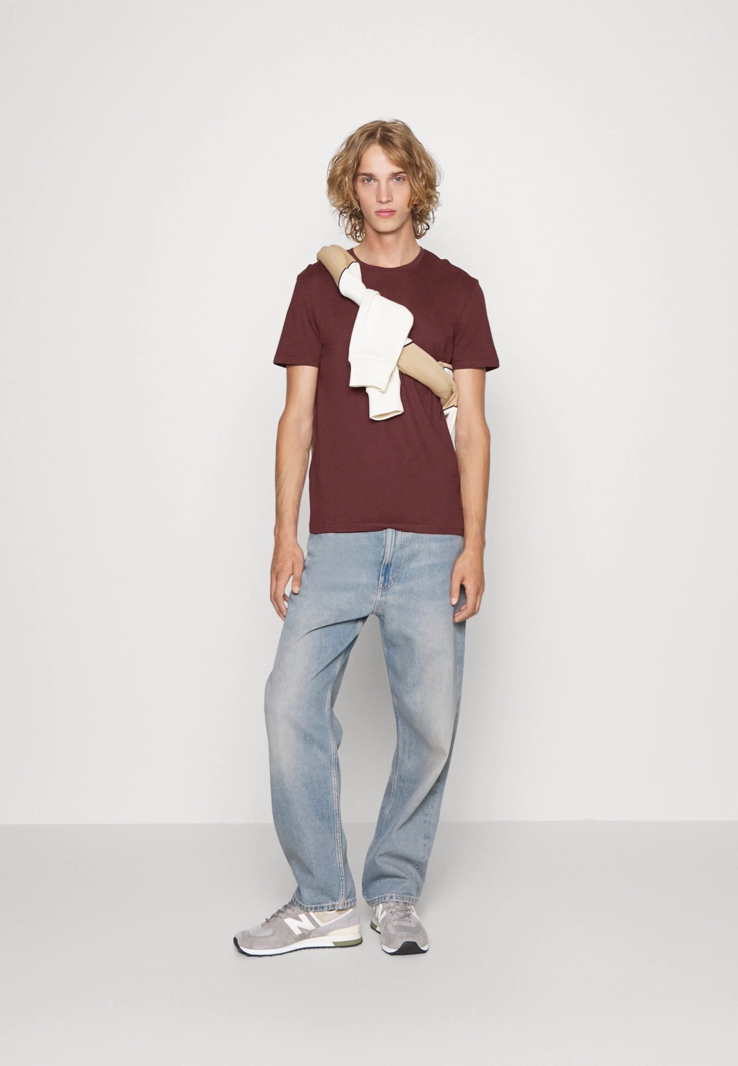Pier One 5 Pack - T-Shirt Basic - Bordeaux/Light Grey/Brown 1 Pier One 5 Pack - T-Shirt Basic - Bordeaux/Light Grey/Brown
