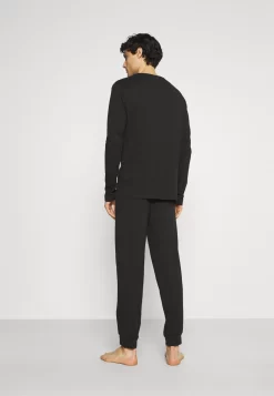 Pier One Pyjama - Black 9 Pier One Pyjama - Black -Pier One b9b8fb88b64649ea840444d93817e424 scaled