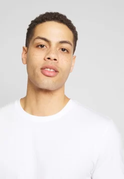 Pier One 3 Pack - T-Shirt Basic - White/Dark Blue/Red 9 Pier One 3 Pack - T-Shirt Basic - White/Dark Blue/Red -Pier One bb58520a3fdd4addbd204975d9a479ed scaled