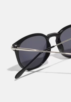 Pier One Zonnebril - Black 6 Pier One Zonnebril - Black -Pier One e1238979fc144555bfd451a98b4e6bbf scaled